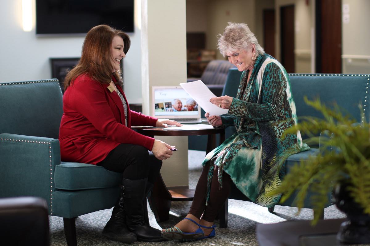 ER Senior Management | Resident reading with associate