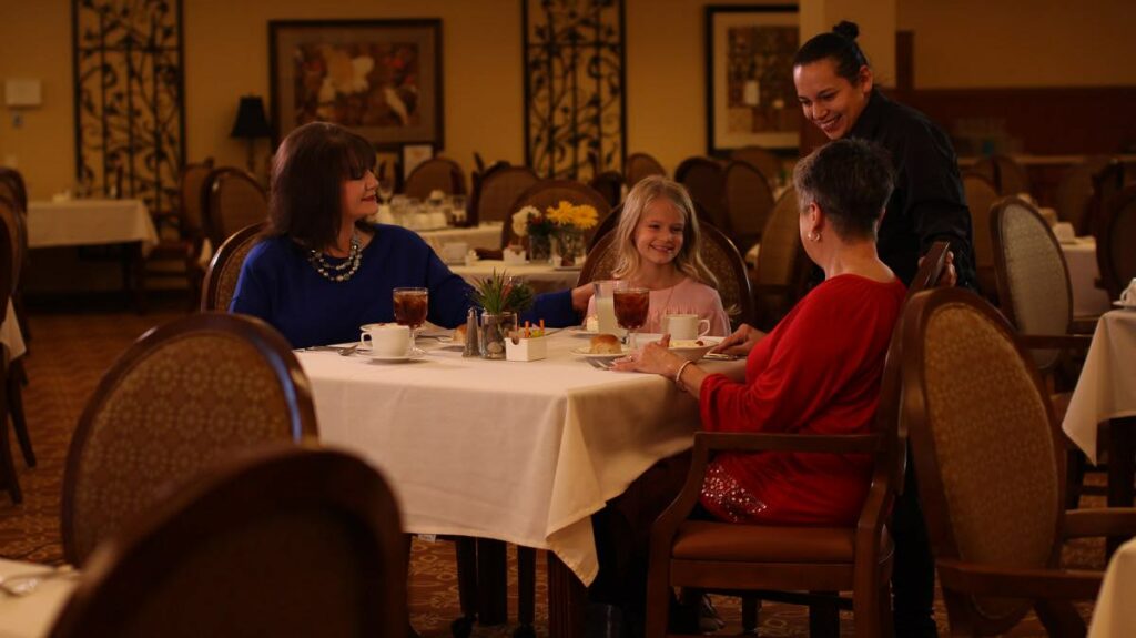 ER Senior Management | Resident and family at table